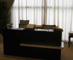 葬儀・告別式の受付台の写真